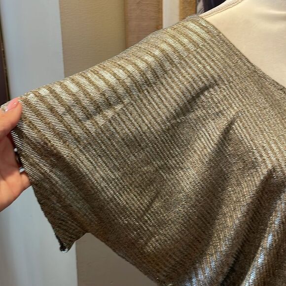 SILVER METALLIC SOFT COMFORTABLE BLOUSE BY KIM AND CAMI Size medium - Picture 2 of 6